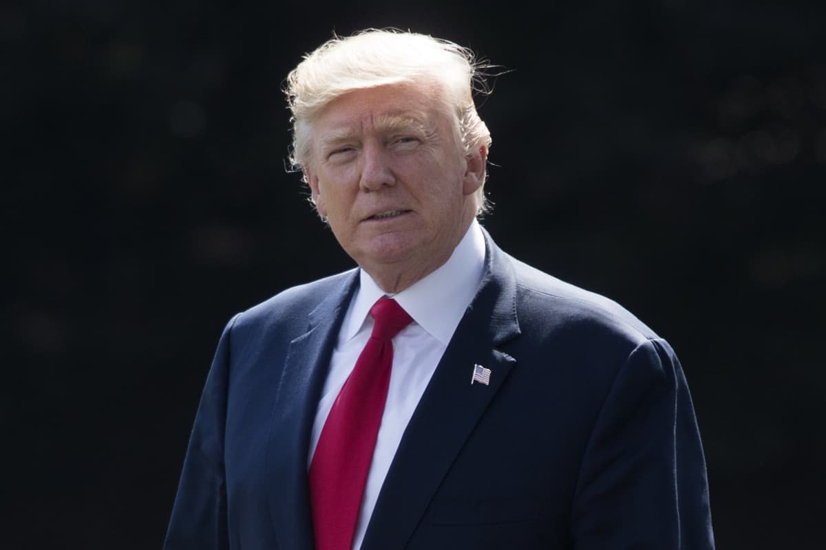 Presidentti Donald Trump Valkoisen talon ulkopuolella 4. elokuuta 2017.