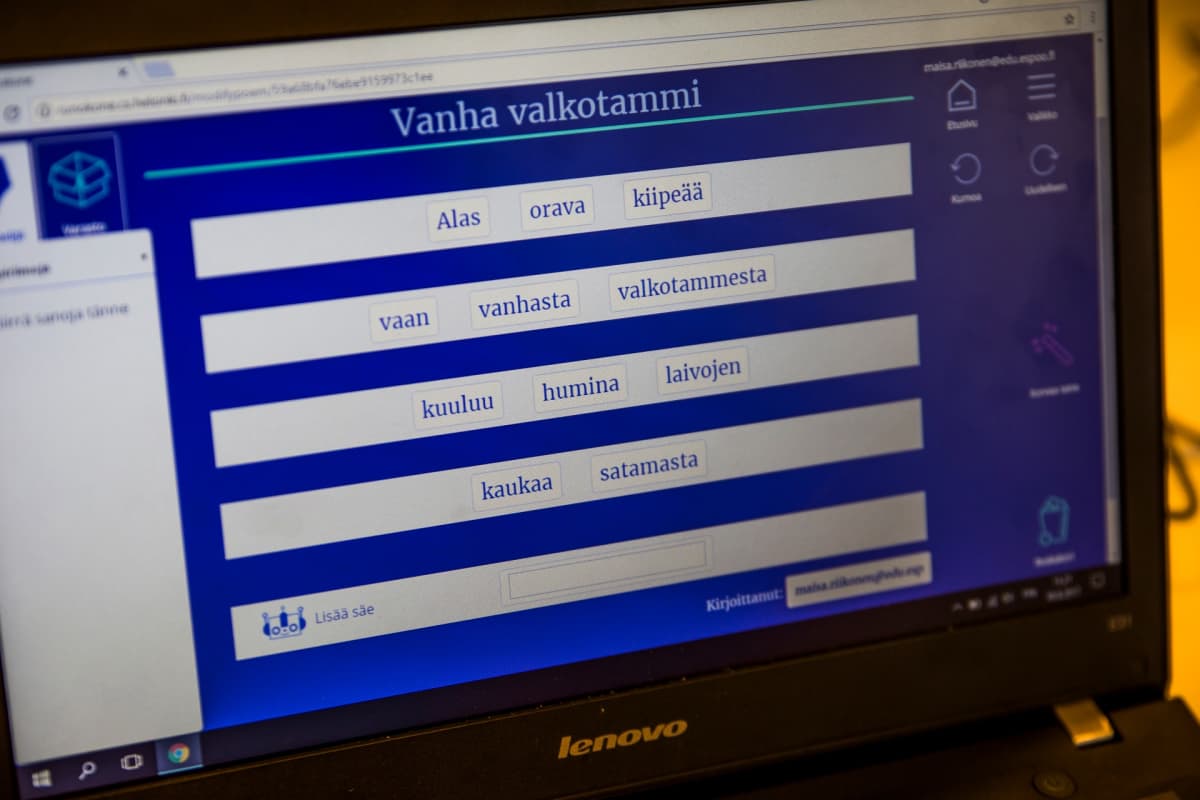 Koululaisen runokoneella tekemä runo tietokoneruudulla