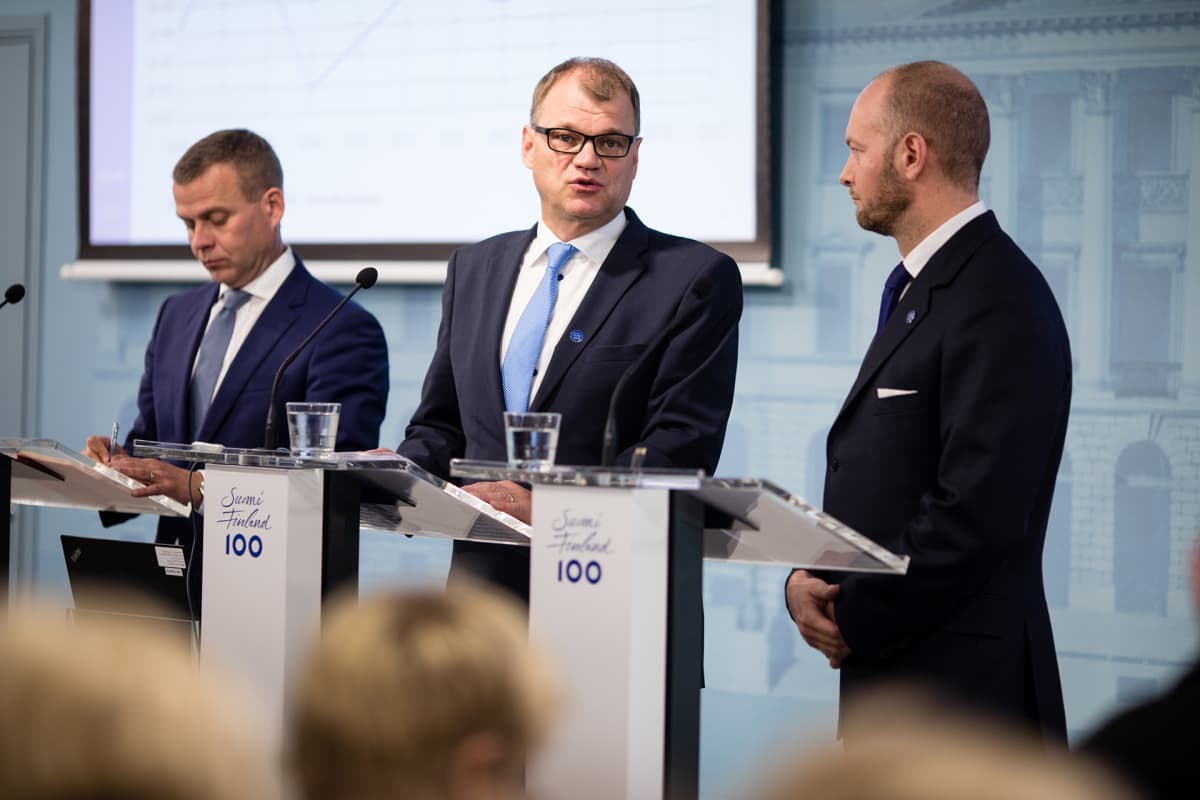 Tiedotustilaisuus, Petteri Orpo, Juha Sipilä ja Sampo Terho.