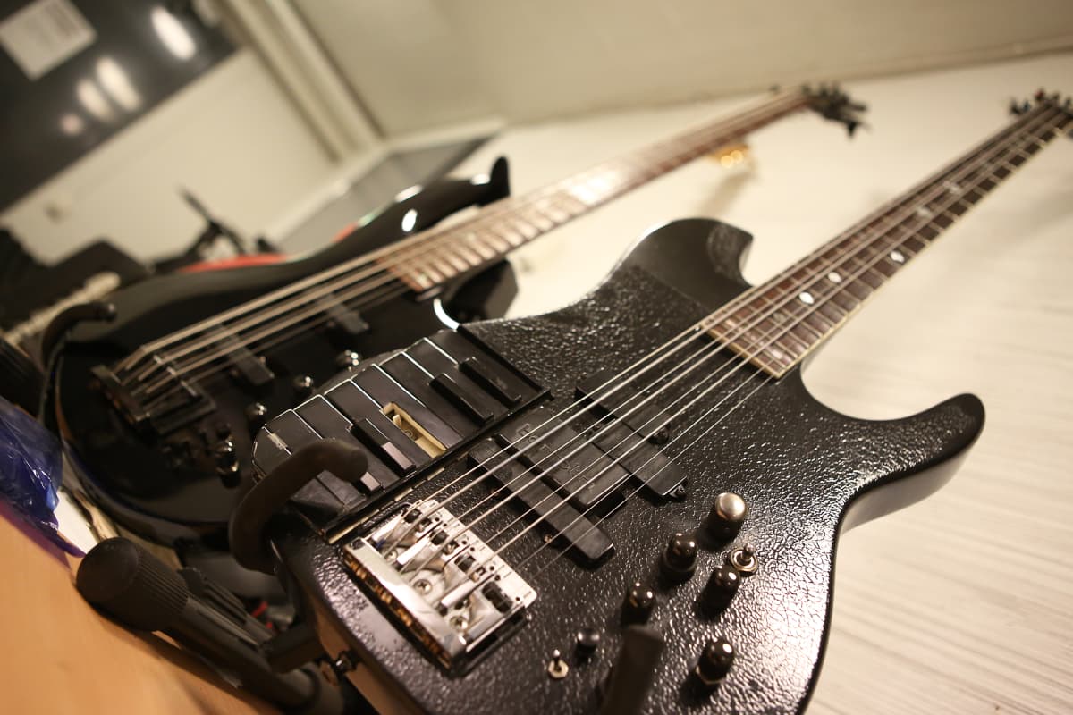 Yksi Douglas Blairin kitaraluomuksista on GuitarCross eli GX.