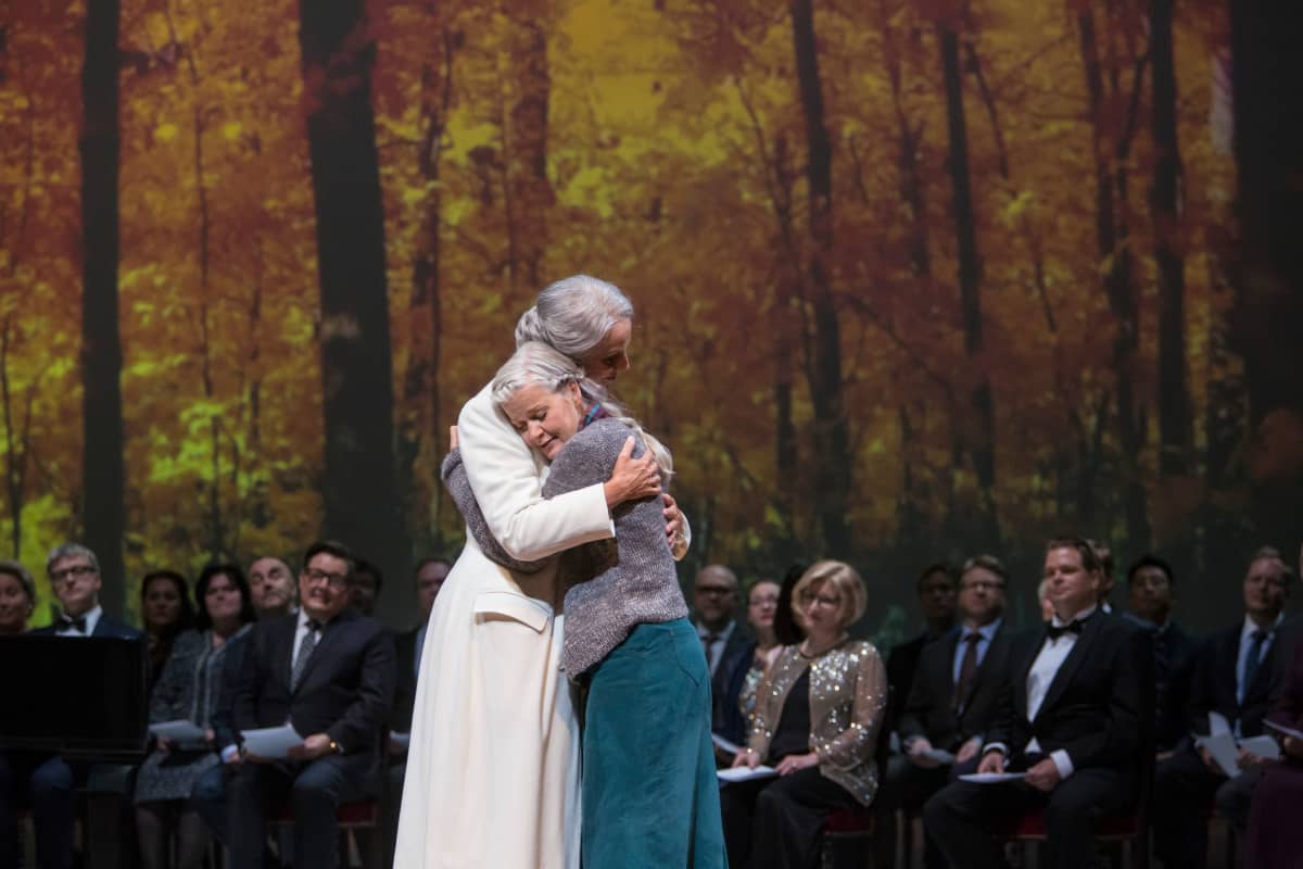 Charlotten (Anne Sofie von Otter) ja Evan (Erika Sunnegårdh) välillä nähdään tunteiden koko kirjo.