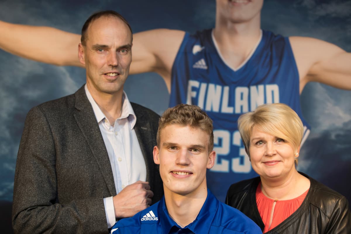 Pekka, Lauri ja Riikka Markkanen.
