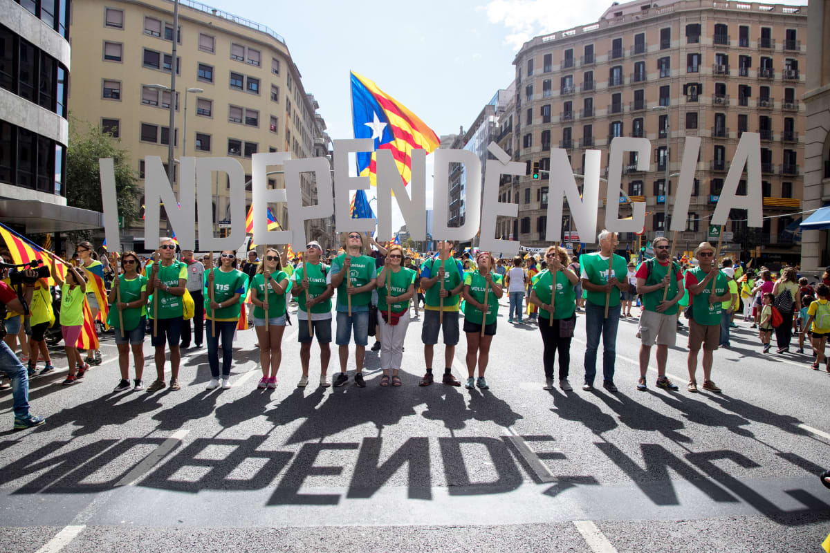 Itsenäisyyden kannattajia Barcelonassa Katalonian kansallipäivänä 11.syyskuuta.