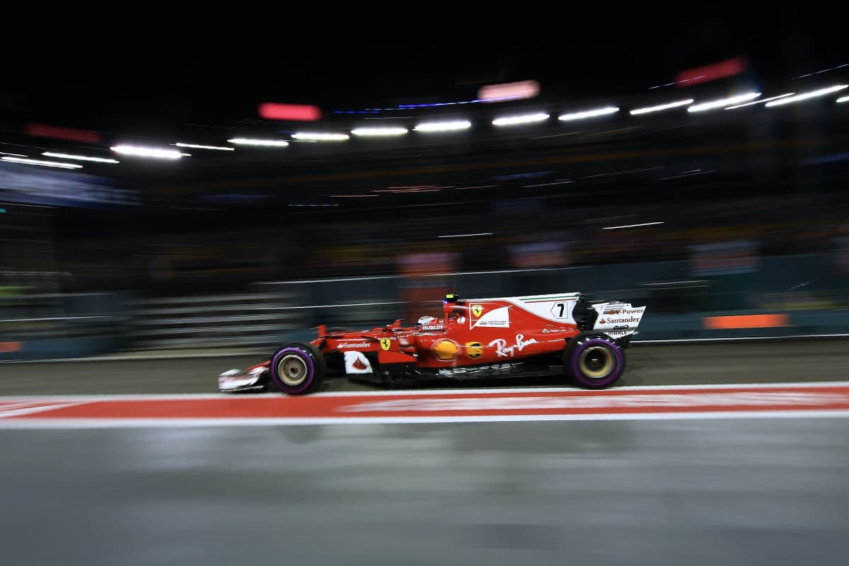 Ferrarin Kimi Räikkönen Singaporen radalla.