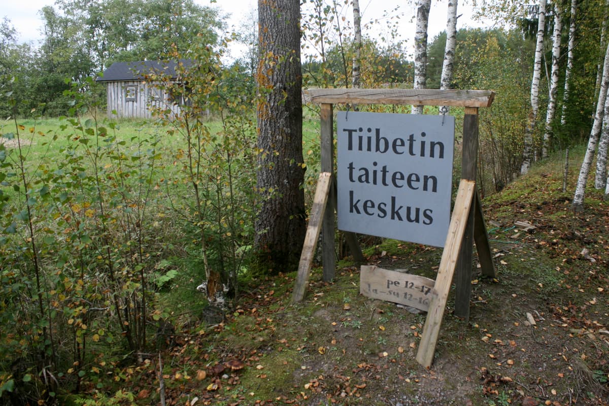 Tiibetin taiteen keskus -kyltti
