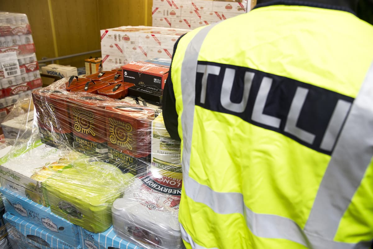tullimies ja alkoholilasti