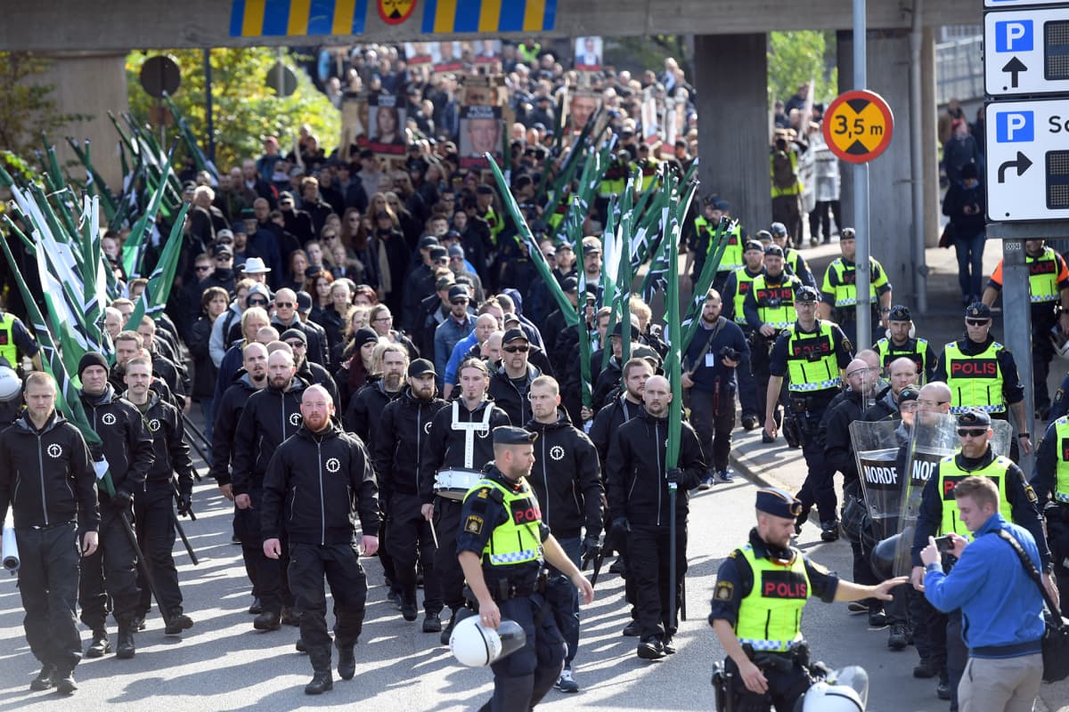 Pohjoismainen Vastarintaliike marssimassa Göteborgissa 30. syyskuuta.