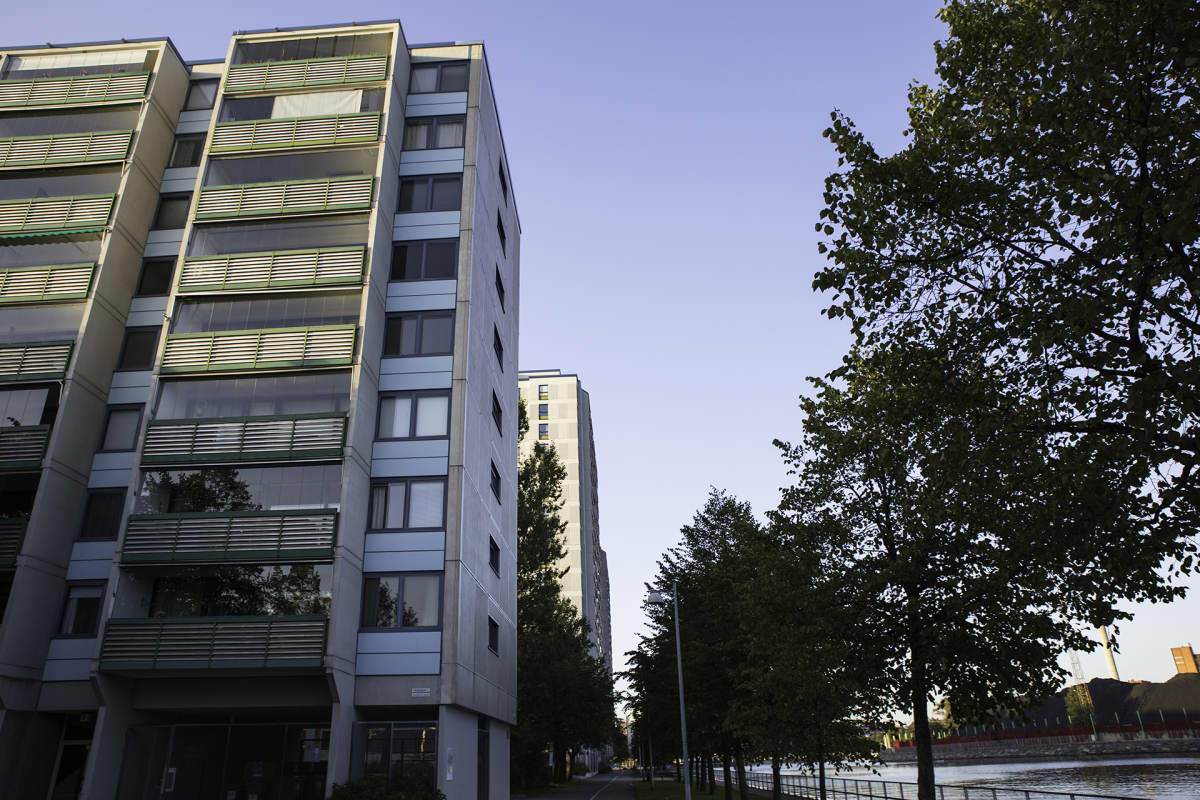 Kerrostaloja Helsingin Merihaan rannassa