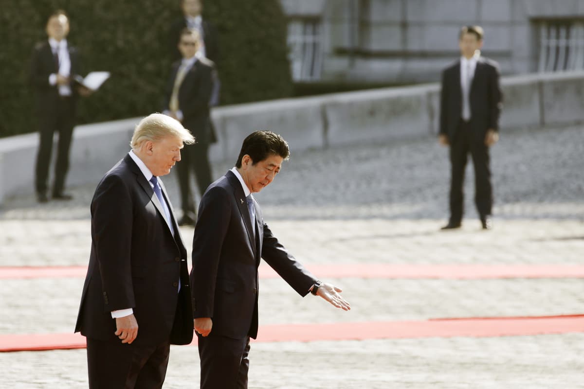 Donald Trump ja Shinzo Abe tapaavat Tokiossa