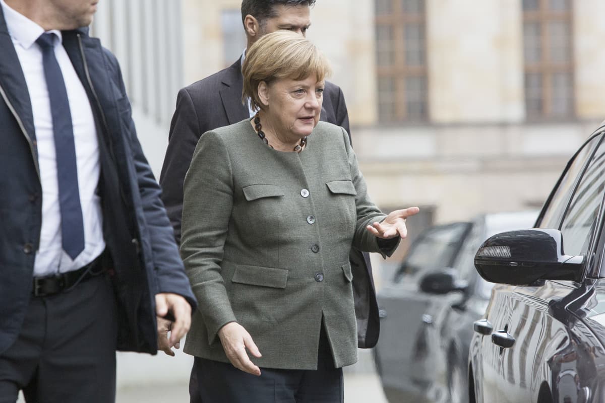 Angela Merkel saapui hallitusneuvotteluihin Berliinissä 16. marraskuuta.