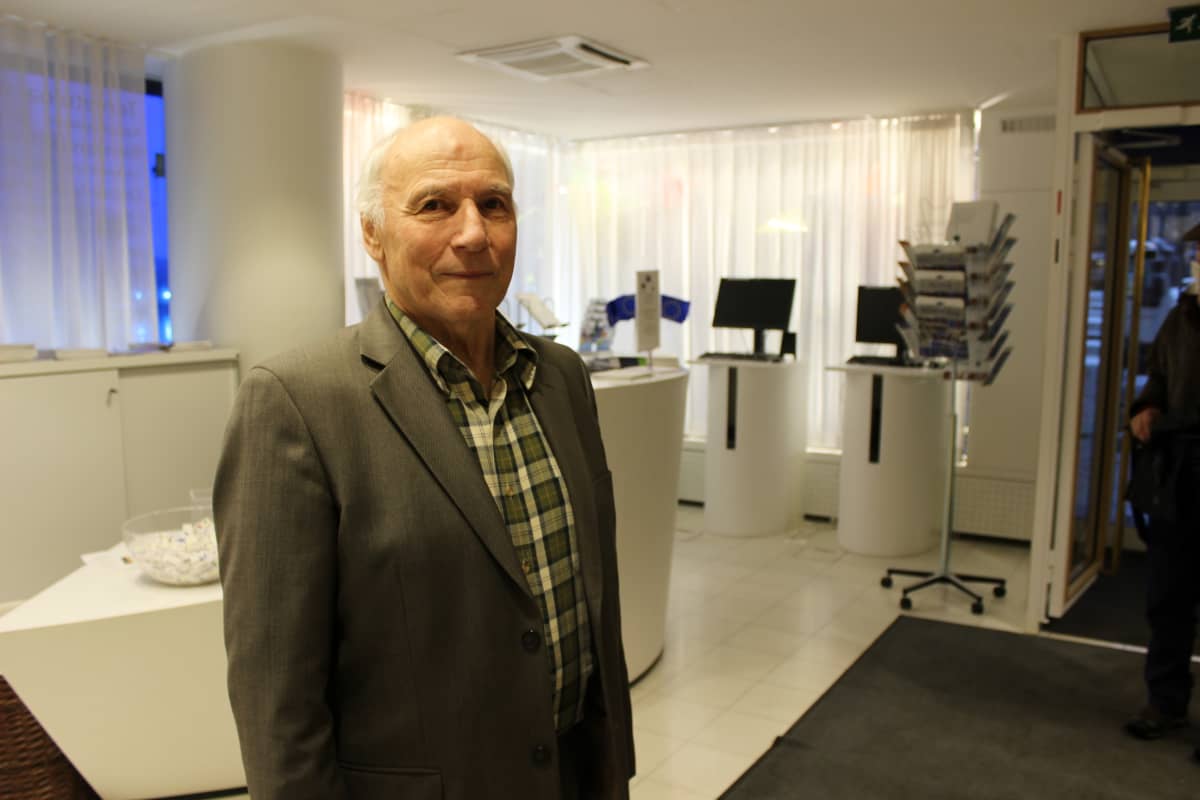 Arvi Hagelin ajoi Utsjoen Nuvvuksesta Helsinkiin osallistuakseen seminaariin Tenojoen kalastussopimuksesta.
