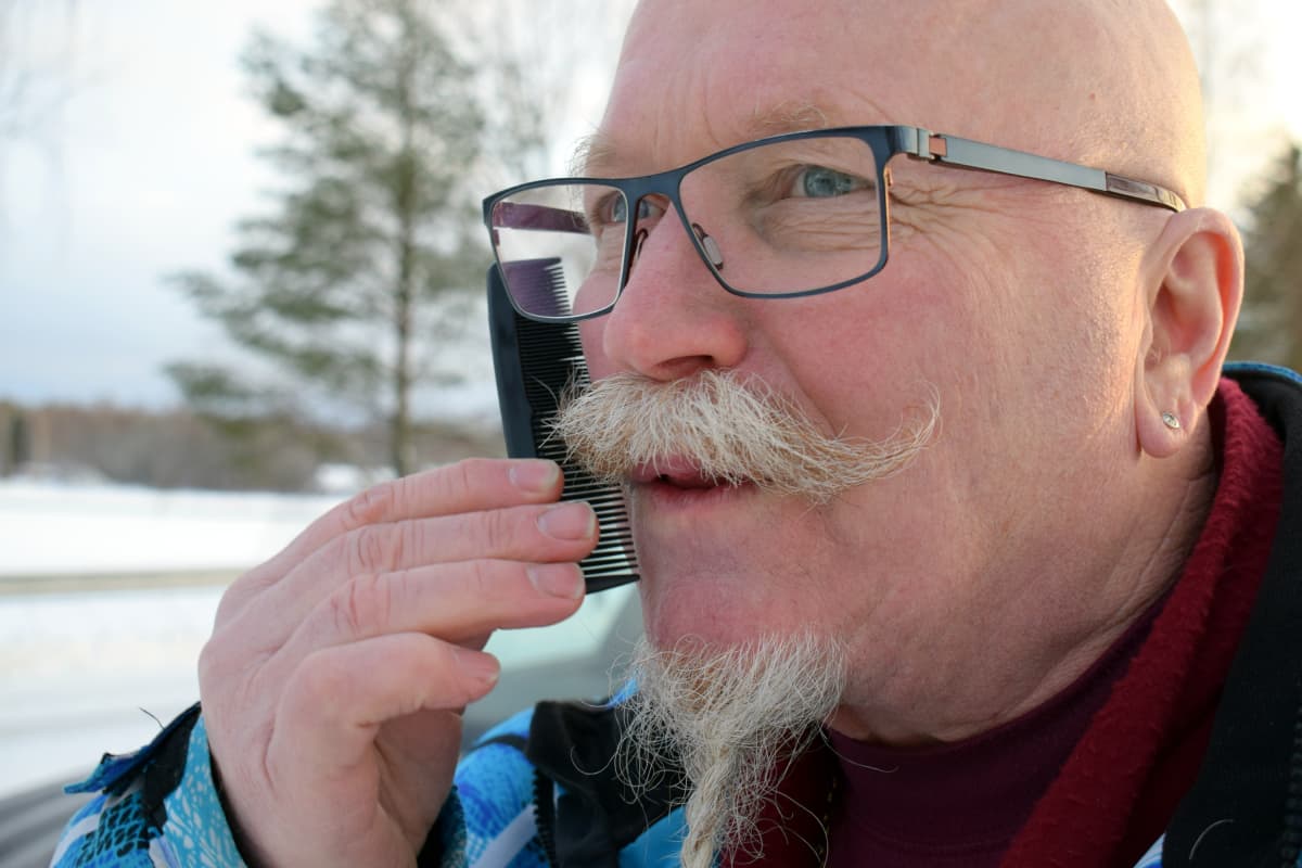 Pujoparta ja viikset ovat Erkki Lapin tuntomerkkejä.