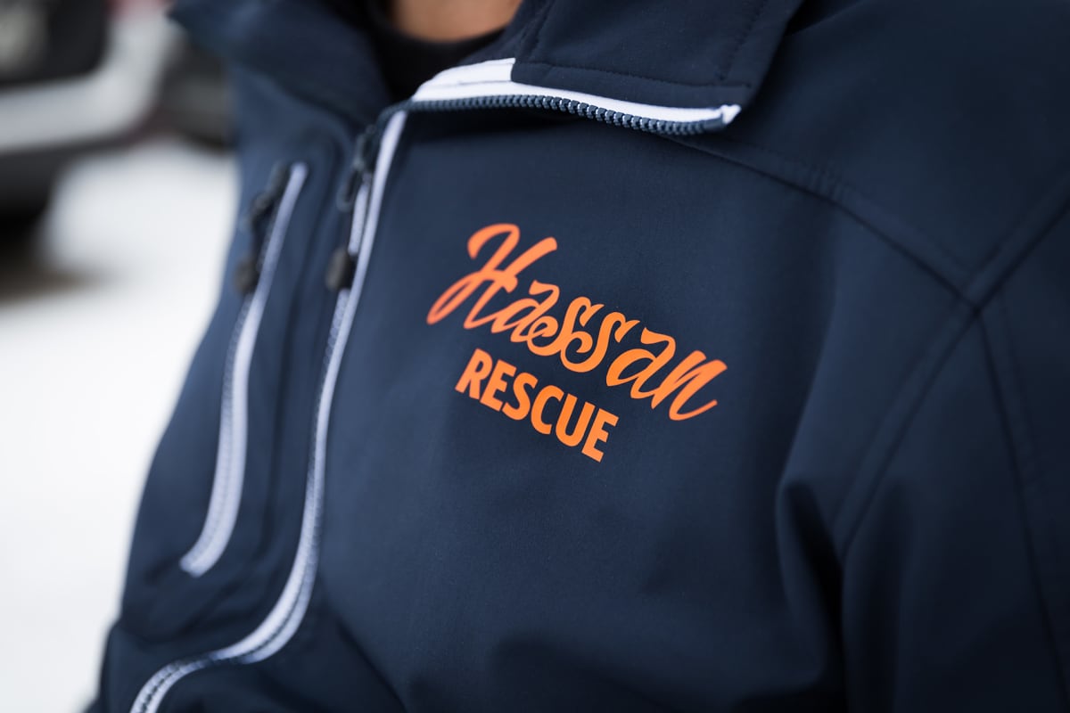 Lähikuva hassanin takista jossa lukee Hassan rescue.
