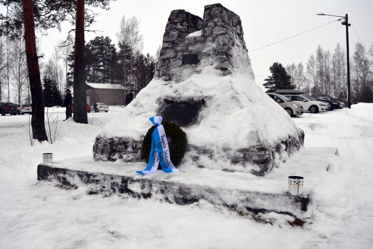 Arkkitehti Markku Stenmanin suunnittelema vartiomuistomerkki Vimpelissä