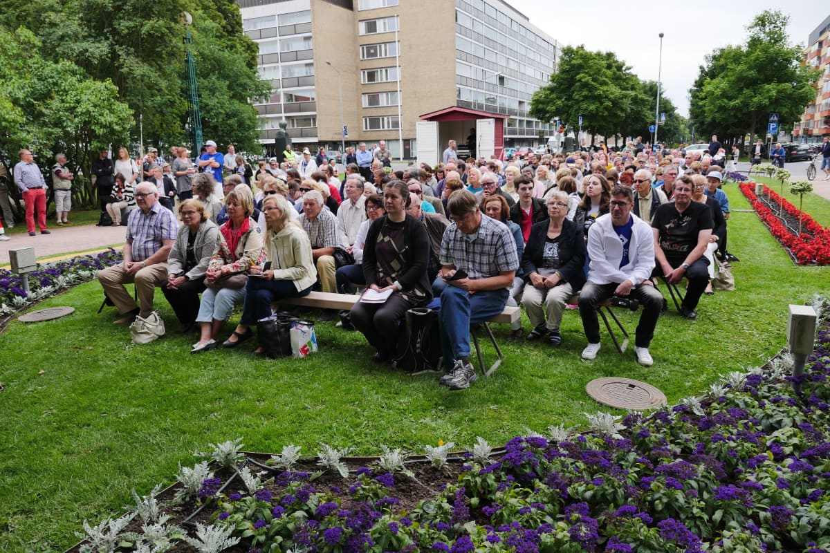 Yleisöä Porin SuomiAreenassa.