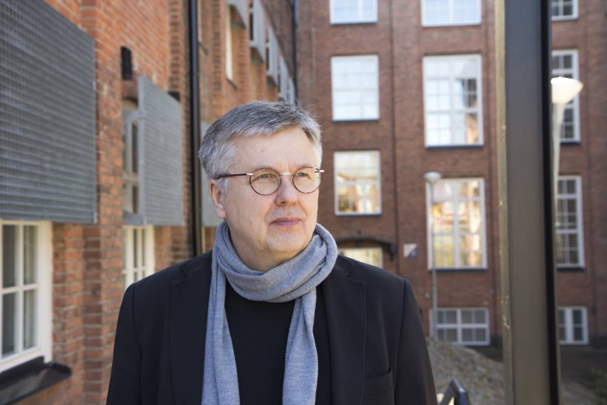 Professor emeritus Ari Salminen.