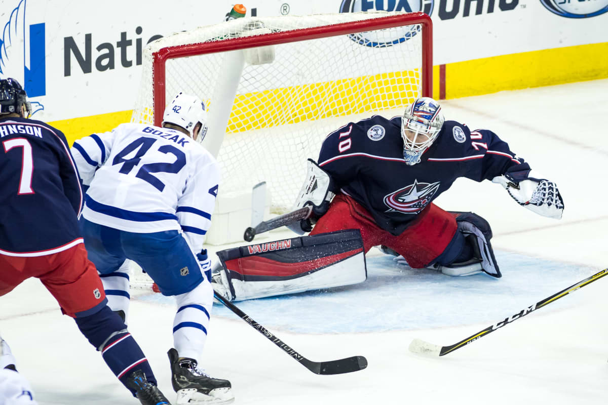 Joonas Korpisalo gör en räddning mot Toronto.