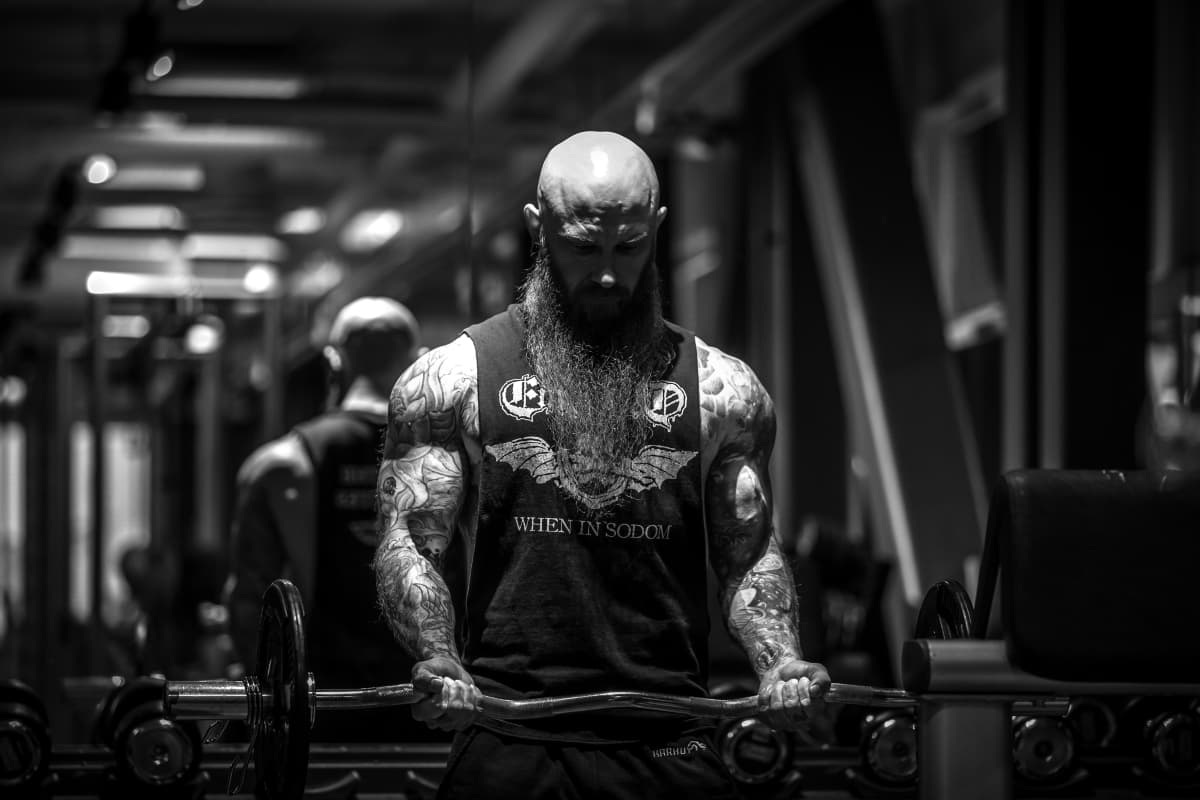 Lahtelaisen The Clinic -tatuointiliikkeen omistaja, lävistäjä ja kuntosalitreenaaja Teemu Almén, Kuntosali Fressi, Lahti, 12.2.2018.