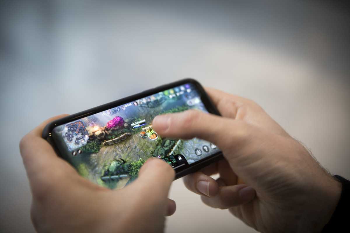 Kristian Segerstråle pelaa kännykällä, Vainglory