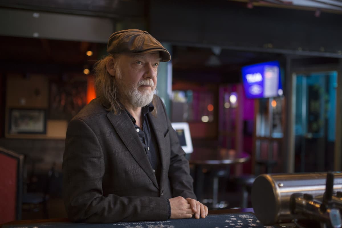 Tuomari Nurmio, muusikko ravintola Populuksesssa