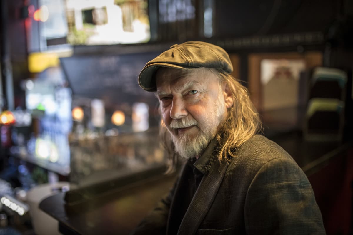 Tuomari Nurmio, muusikko ravintola Populuksesssa