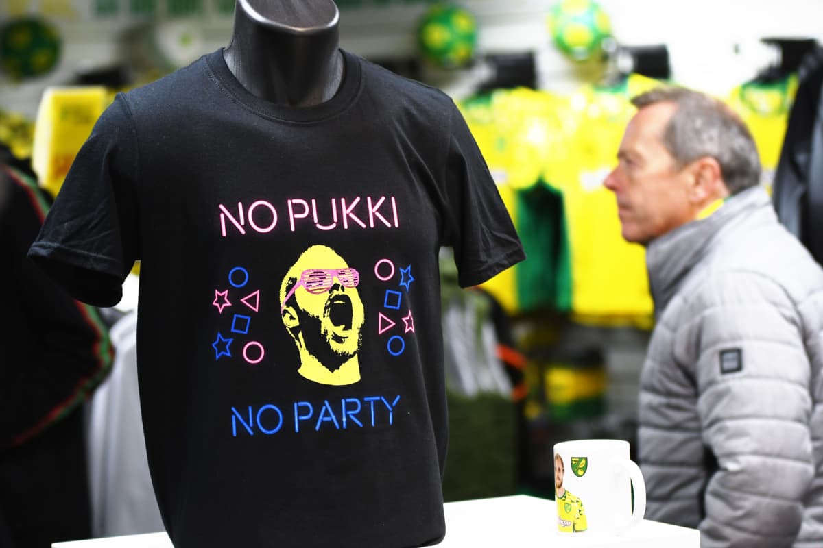 En "No Pukki no party"-tröja i Norwich fanbutik.