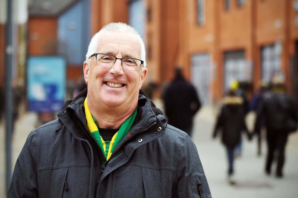 Robin Sainty från Canaries Trust ler.