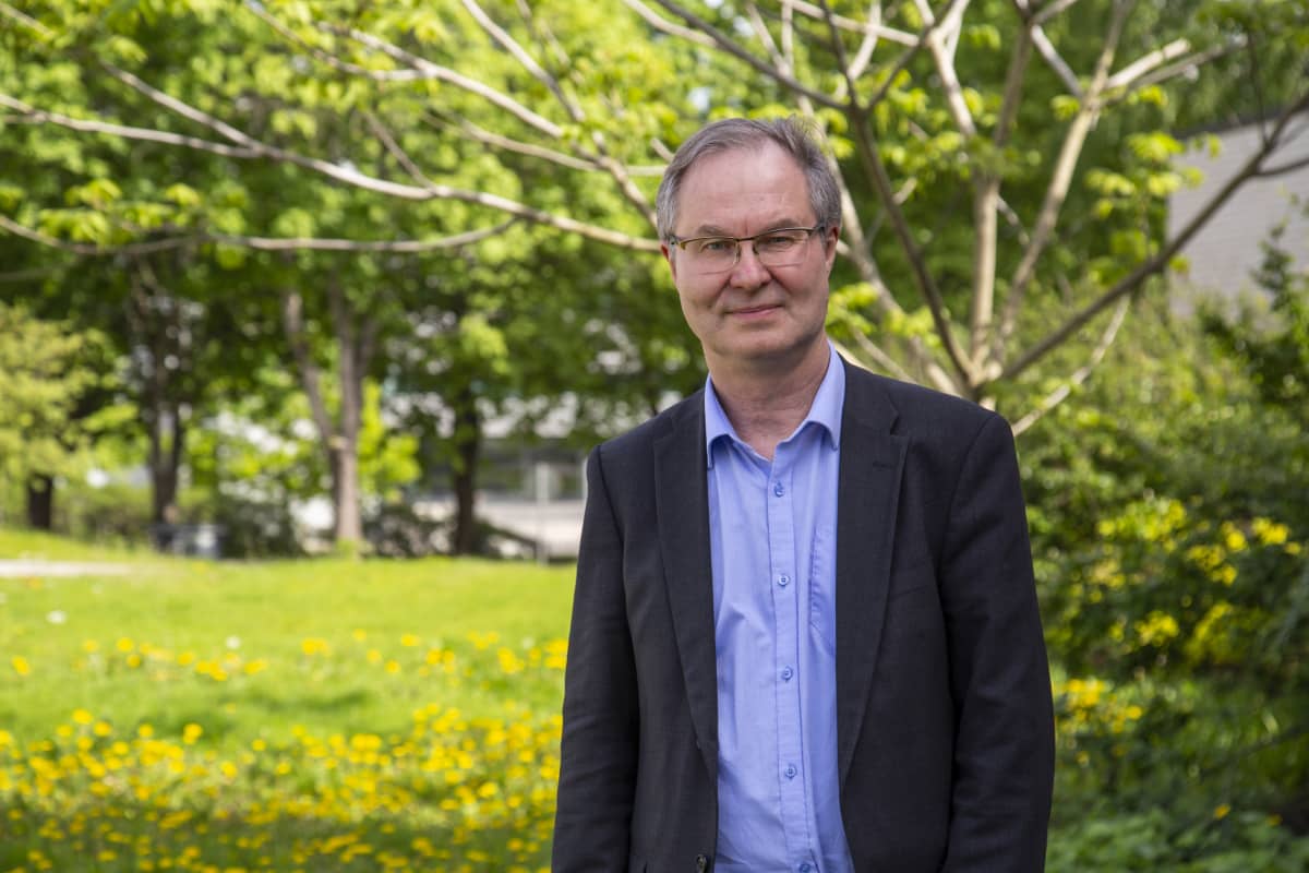 Henkilökuvassa professori Jyri Seppälä Suomen ympäristökeskuksesta