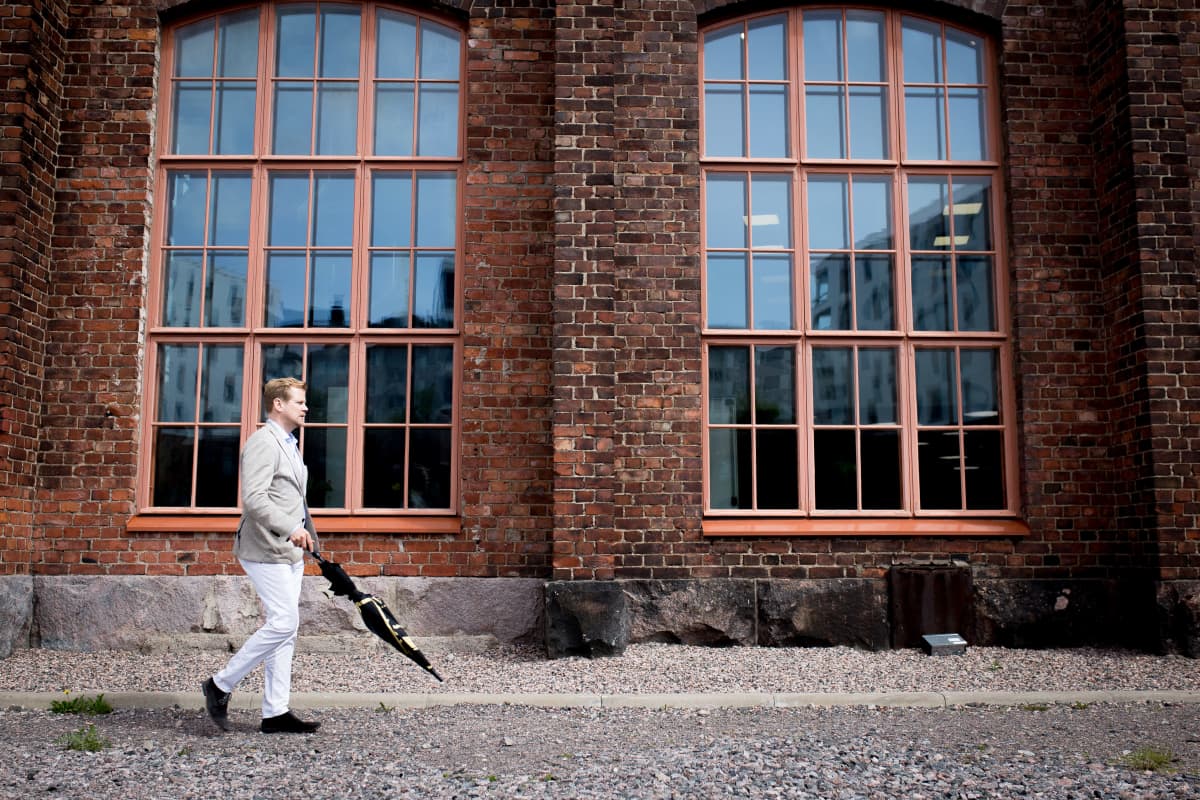 Antti Luusuaniemi konepajalla.