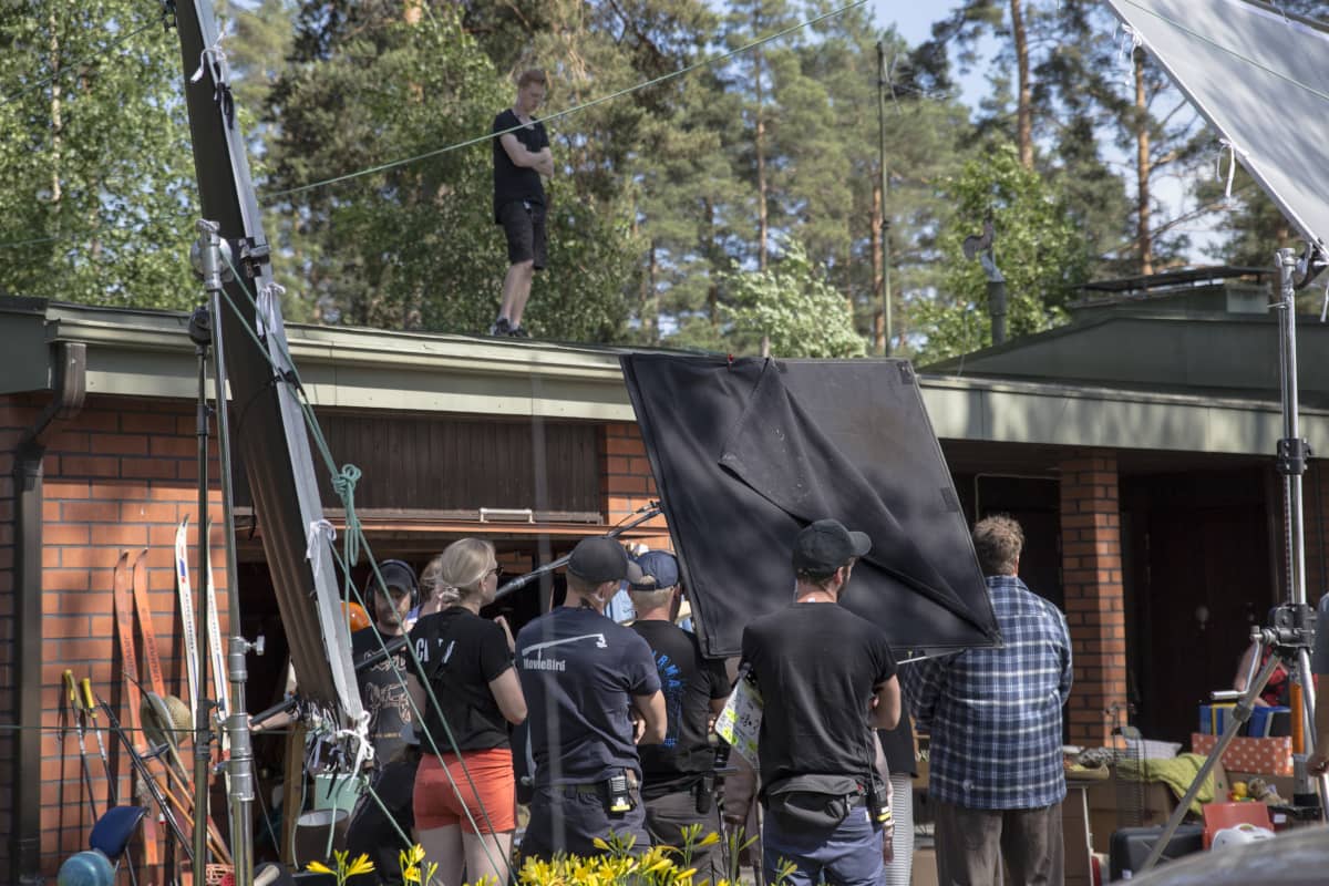 Toimintaa elokuvan kuvauspaikalla.