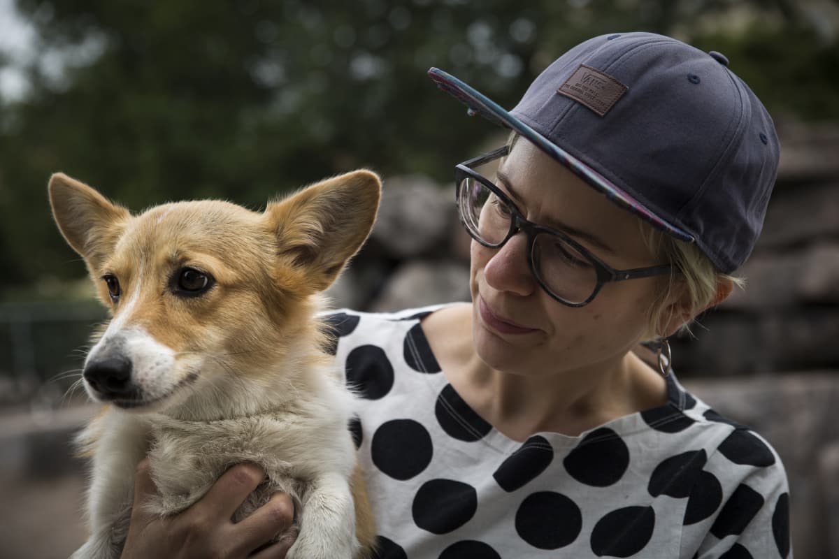 Isabella Karhu ja Särö-koira