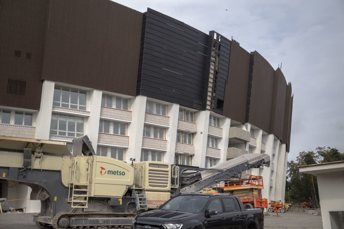 Helsingin olympiastadionin uusi penkki asennettuna