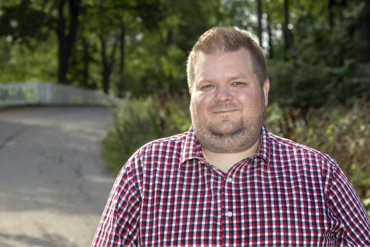 Suomen kielen opettaja Petri Valo.