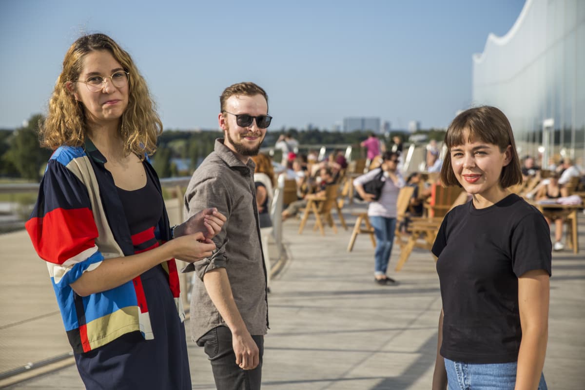 Aalto-yliopiston arkkitehtiopiskelijat Stella Vahteristo, Mikael Tómasson ja Ella Müller