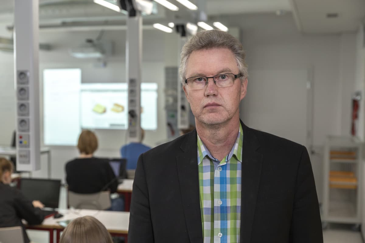 Alppilan lukion opettaja Markku Lampuoti.