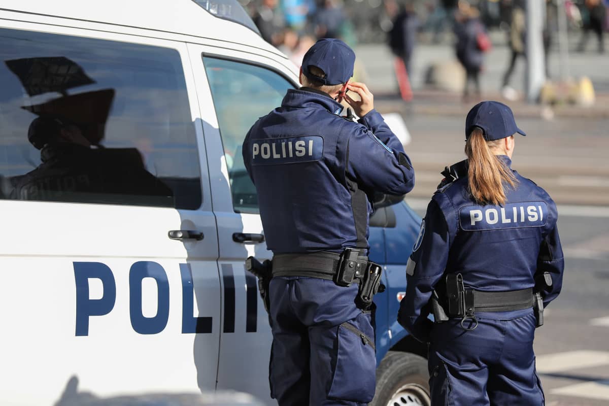 poliiseja mielenosoituksessa