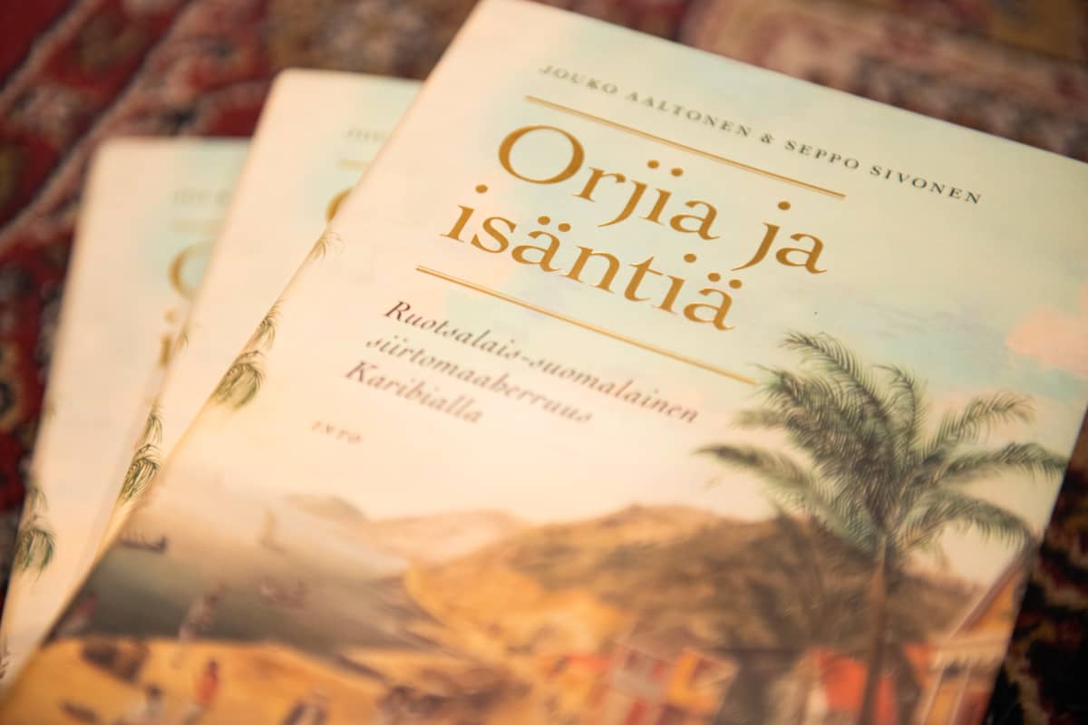 Orjia ja isäntiä – Ruotsalais-suomalainen siirtomaaherruus Karibialla kirja.