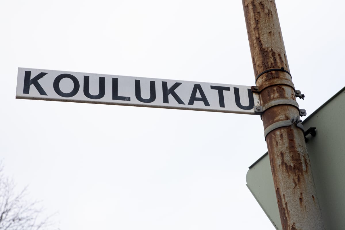Koulukadun liikennemerkki.
