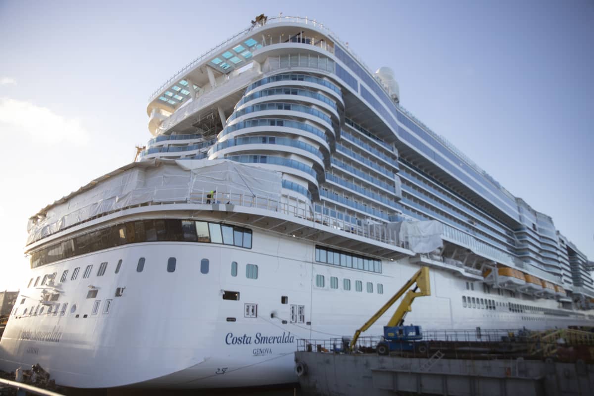 Rakenteilla oleva Costa Smeralda Turun telalakalla.