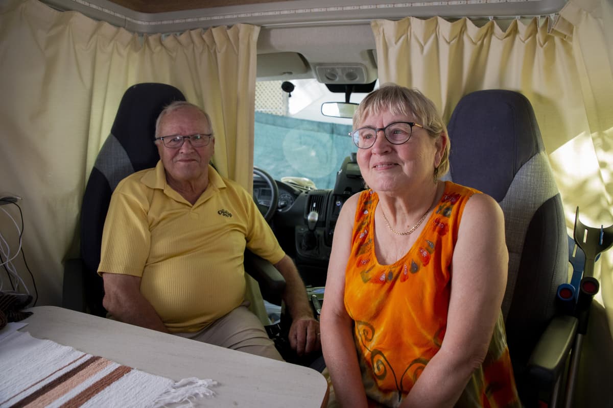 Kaija ja seppo hongisto asuvan Fuengirolossa asuntoautossa lokakuussa 2019.