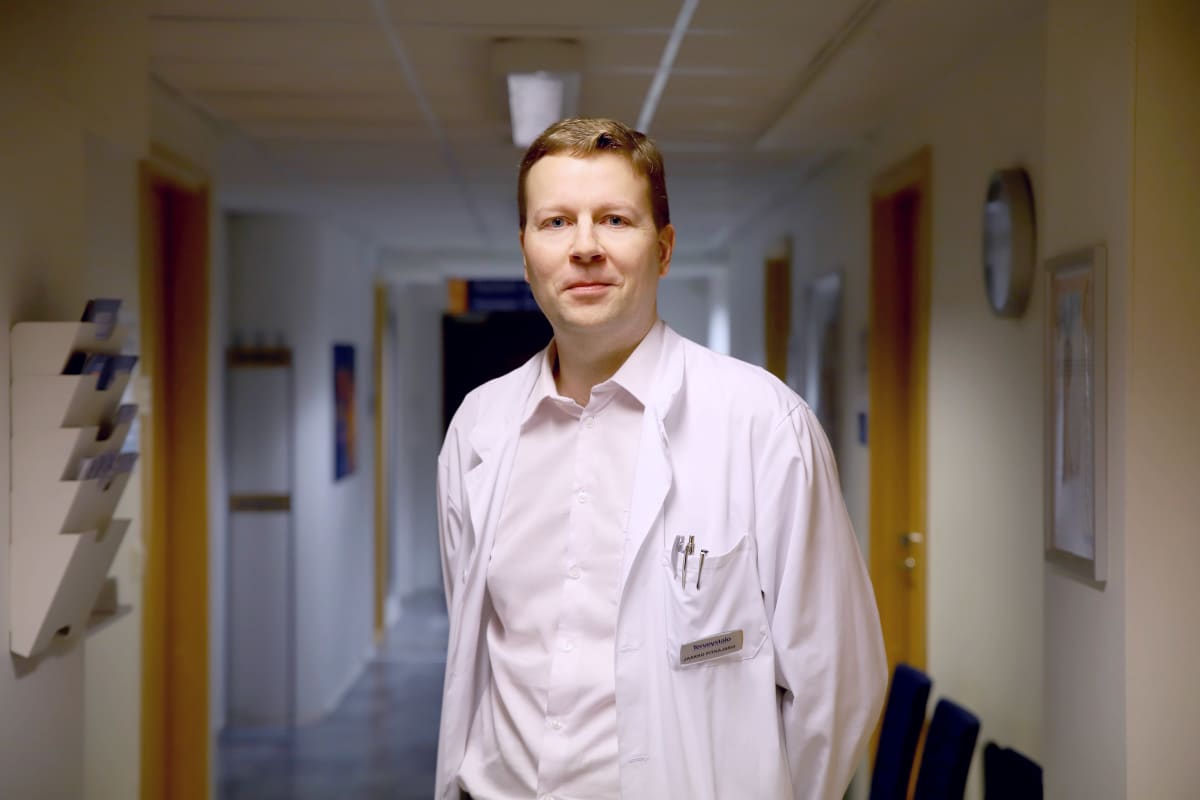 Suomen Terveystalon Hämeenlinnan yksikön työterveys- ja yleislääkäri Jaakko Pitkäjärvi.