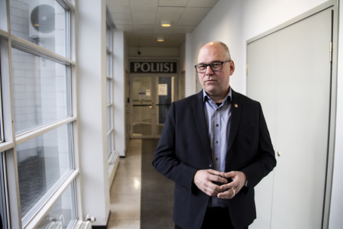 Rikoskomisario Jyrki Hänninen Imatran poliisiasemalla.