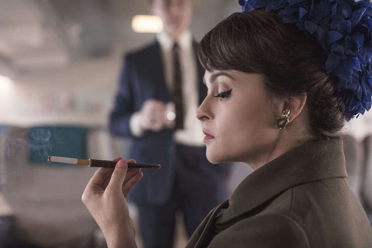 Näyttelijä Helen Bonham Carter Margaret-prinsessana 'The Crown' -sarjassa.