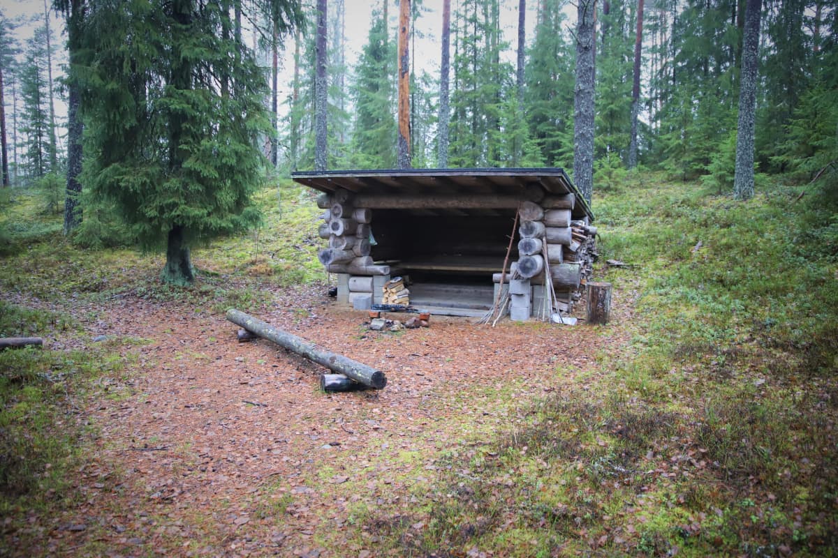 Laavu Miehikkälässä.