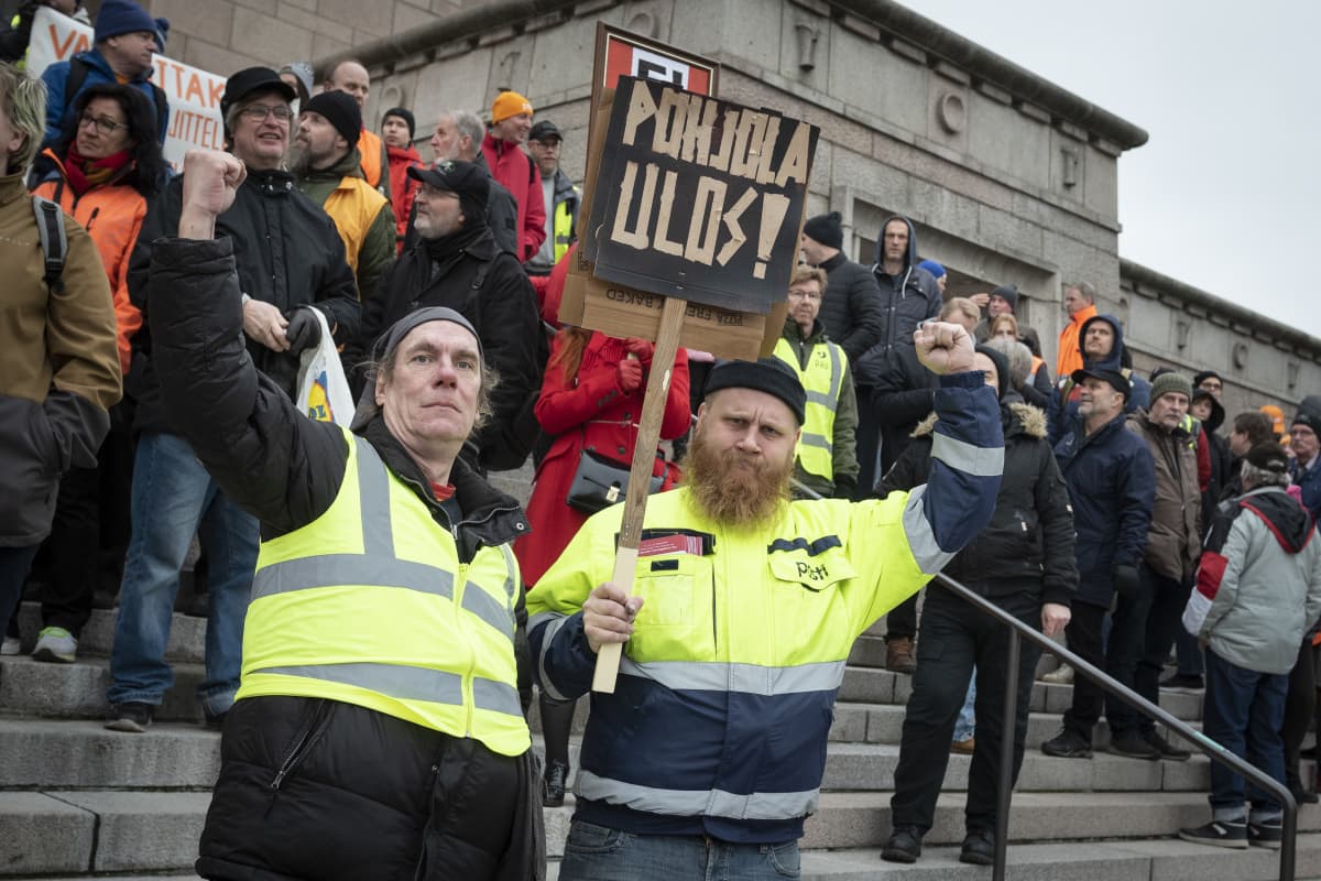 Postilaisten mielenilmaus eduskuntatalolla