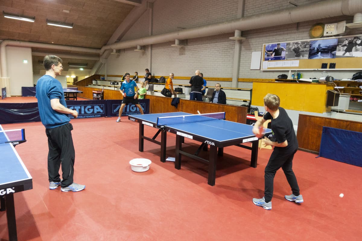 Benedek Olan pelaa Leo Karppasta vastaan Ruskeasuolla.