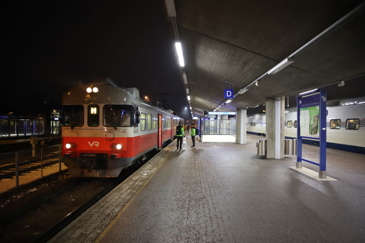 Taajamajuna Kouvolan asemalla