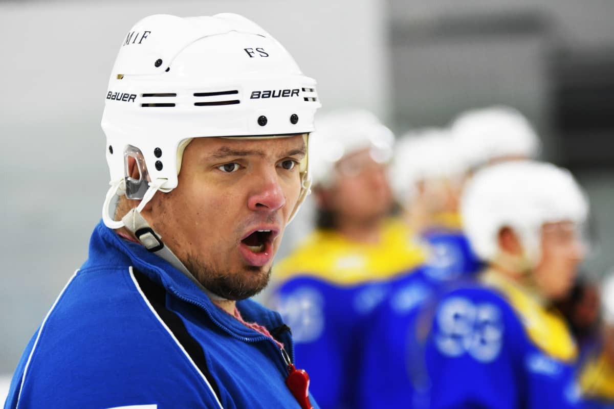 Fredrik Smulter ropar.