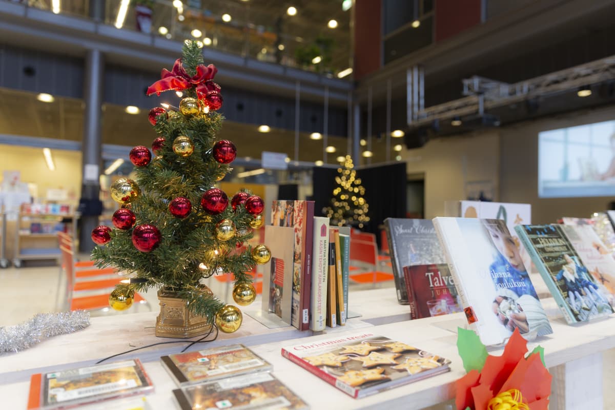 pieni joulukuusi ,sellon kirjasto , 25.12.2019 , Espoo