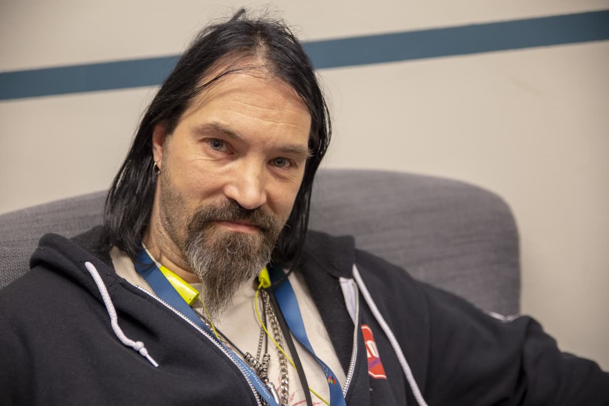 Ismo Tuomisto, vertaisohjaaja, Hard Luck -nettikahvila